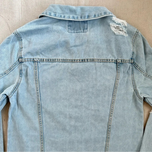 Forever 21 Distress Light Wash Blue Denim Jacket Size Medium - Picture 4 of 9